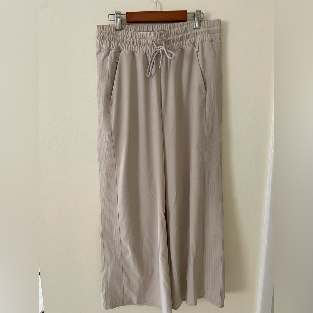 Like New Beige Wide-Leg Pants - Picture 3 of 6